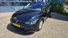 Zwart Gebruikt 2022 VW Golf VIII Life Hatchback | € 23.995 (Goede deal)