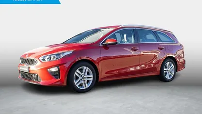 Rood Gebruikt 2019 Kia Ceed Hatchback | € 15.390 (Eerlijke prijs)