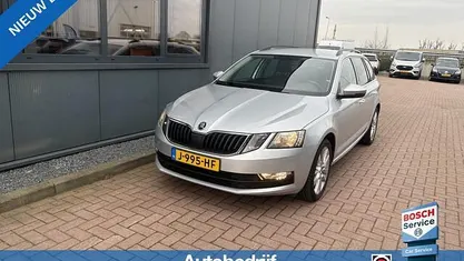 Grijs (metallic) Occasion 2020 Skoda Octavia Business Line Stationwagen | € 16.950 (Eerlijke prijs)