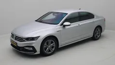 Grijs Gebruikt 2020 VW Passat Business Sedan | € 23.000 (Eerlijke prijs)