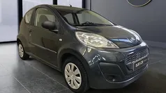 Grijs (metallic) Gebruikt 2013 Peugeot 107 Access Hatchback | € 4.950 (Eerlijke prijs)