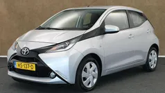 Grijs Gebruikt 2015 Toyota Aygo X-play Hatchback | € 7.945 (Eerlijke prijs)