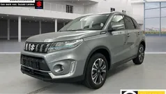 Grijs Gebruikt 2024 Suzuki Vitara Style SUV | € 26.445 (Eerlijke prijs)