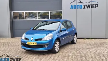 Blauw Gebruikt 2006 Renault Clio II Initiale Hatchback | € 1.600 (Goede deal)
