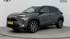 Grijs, metallic lak Gebruikt 2023 Toyota Yaris Cross SUV | € 28.945 (Eerlijke prijs)
