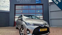 Bruin Gebruikt 2015 Toyota Yaris Hatchback | € 10.995 (Eerlijke prijs)