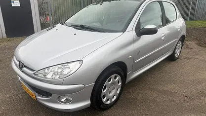 Occasion Peugeot 206 75 PK (55 kW) 2008 Grijs (metallic) Hatchback