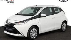 Wit Gebruikt 2014 Toyota Aygo X-play Hatchback | € 8.950 (Eerlijke prijs)
