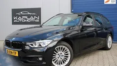 Zwart, metallic lak Gebruikt 2017 BMW 318 Executive Stationwagen | € 17.440 (Goede deal)