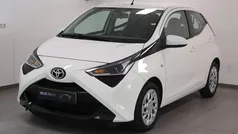 Wit Gebruikt 2021 Toyota Aygo X-play Hatchback | € 11.794 (Eerlijke prijs)