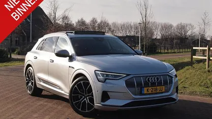 Grijs Occasion 2020 Audi e-tron Business SUV | € 29.490 (Eerlijke prijs)