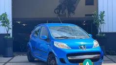 Blauw, metallic lak Gebruikt 2011 Peugeot 107 Hatchback | € 4.949 (Eerlijke prijs)