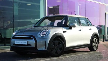 Grijs (metallic) Gebruikt 2023 Mini Cooper Classic Hatchback | € 21.950 (Goede deal)