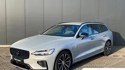Occasion 2025 Volvo V60 Plus Stationwagen | € 42.935 (Eerlijke prijs)