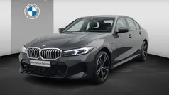 Grijs Gebruikt 2024 BMW 320 M Sport Sedan | € 41.950 (Eerlijke prijs)