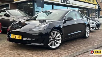 Gebruikt 2020 Tesla Model 3 Standard Range Plus Sedan | € 23.750 (Eerlijke prijs)