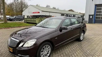Bruin Occasion 2011 Mercedes E300 Elegance Sedan | € 7.450 (Eerlijke prijs)