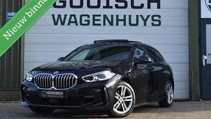Zwart Gebruikt 2022 BMW 116 M Sport Hatchback | € 21.890 (Eerlijke prijs)