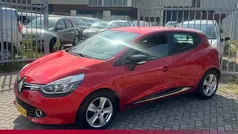 Rood Gebruikt 2015 Renault Clio IV Expression Hatchback | € 6.390 (Eerlijke prijs)