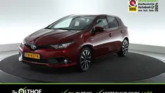 Rood Gebruikt 2018 Toyota Auris Hybrid Plus Hatchback | € 17.000 (Eerlijke prijs)