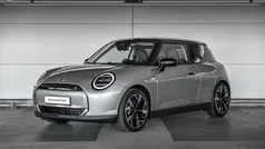 Grijs, metallic lak Gebruikt 2024 Mini Cooper SE Classic Hatchback | € 33.900 (Eerlijke prijs)