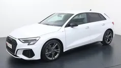 Wit Gebruikt 2021 Audi A3 Sportback Design Hatchback | € 29.940 (Eerlijke prijs)