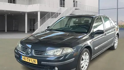 Grijs Gebruikt 2007 Renault Laguna III Business Hatchback | € 1.899 (Eerlijke prijs)