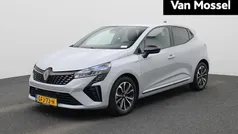 Grijs Gebruikt 2024 Renault Clio V Techno Hatchback | € 20.935 (Eerlijke prijs)