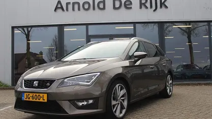 Bruin (metallic) Gebruikt 2016 Seat Leon ST FR Stationwagen | € 9.950 (Eerlijke prijs)