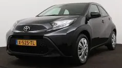 Zwart Gebruikt 2024 Toyota Aygo Play Hatchback | € 20.445 (Goede deal)