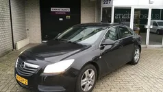 Zwart, metallic lak Gebruikt 2010 Opel Insignia Edition Hatchback | € 3.999 (Eerlijke prijs)