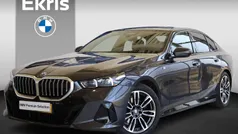 Grijs Gebruikt 2024 BMW 520 Comfort Edition Sedan | € 59.950 (Eerlijke prijs)