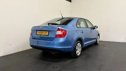 Blauw Gebruikt 2013 Skoda Rapid Ambition Hatchback | € 3.449 (Eerlijke prijs)