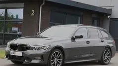 Grijs Gebruikt 2020 BMW 318 Sport Line Stationwagen | € 24.950 (Eerlijke prijs)