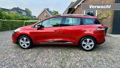 Rood Occasion 2014 Renault Clio IV Dynamique Hatchback | € 5.245 (Eerlijke prijs)