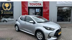 Grijs Gebruikt 2024 Toyota Yaris Hybrid Active Hatchback | € 24.249 (Eerlijke prijs)
