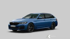 Blauw, metallic lak Gebruikt 2022 BMW 530e M Sport Stationwagen | € 45.900 (Eerlijke prijs)