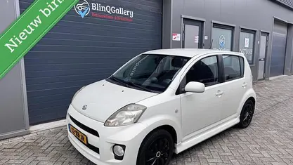 Occasion Daihatsu Sirion 87 PK (63 kW) 2007 Wit Hatchback