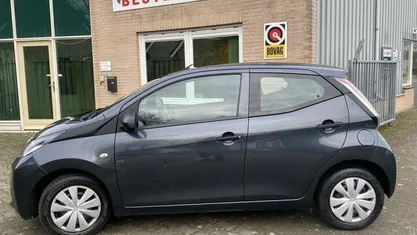 Occasion Toyota Aygo 69 PK (50 kW) 2017 Grijs Hatchback