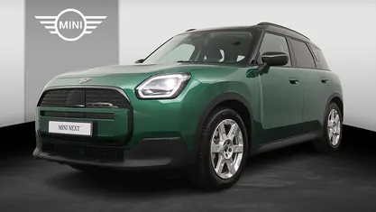 British racing green (groen metallic) Gebruikt 2024 Mini Countryman Classic SUV | € 38.400 (Goede deal)