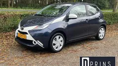 Blauw Gebruikt 2015 Toyota Aygo X-play Hatchback | € 6.950 (Eerlijke prijs)