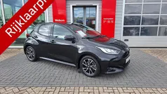 Zwart Gebruikt 2021 Toyota Yaris Hybrid Limited Hatchback | € 20.900 (Eerlijke prijs)