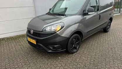 Grijs Gebruikt 2020 Fiat Doblò MPV | € 8.200 (Eerlijke prijs)