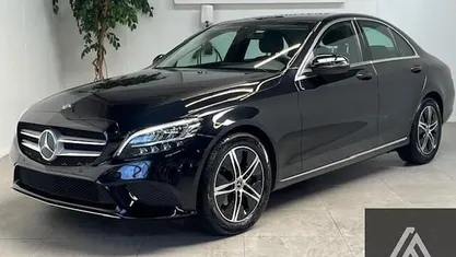 Zwart Gebruikt 2022 Mercedes 180 Avantgarde Sedan | € 26.990 (Goede deal)