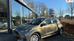 Gebruikt 2020 Toyota Yaris Hybrid Active Hatchback | € 18.750 (Eerlijke prijs)