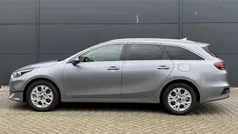 Grijs, metallic lak Nieuw 2024 Kia Ceed Sportswagon Stationwagen | € 33.366 (Eerlijke prijs)