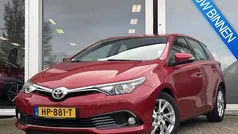 Rood Gebruikt 2015 Toyota Auris Hatchback | € 14.250 (Eerlijke prijs)
