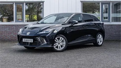 Zwart Gebruikt 2023 MG MG4 EV Comfort Hatchback | € 20.200 (Eerlijke prijs)