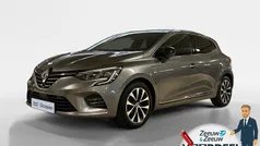Grijs Gebruikt 2023 Renault Clio V Techno Hatchback | € 16.455 (Eerlijke prijs)