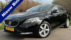 Zwart Gebruikt 2013 Volvo V40 Kinetic Hatchback | € 10.950 (Eerlijke prijs)
